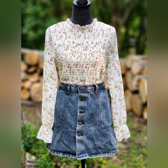 Short Blue Jean Button Up Denim Skirt With Pockets - Picture 5 of 5